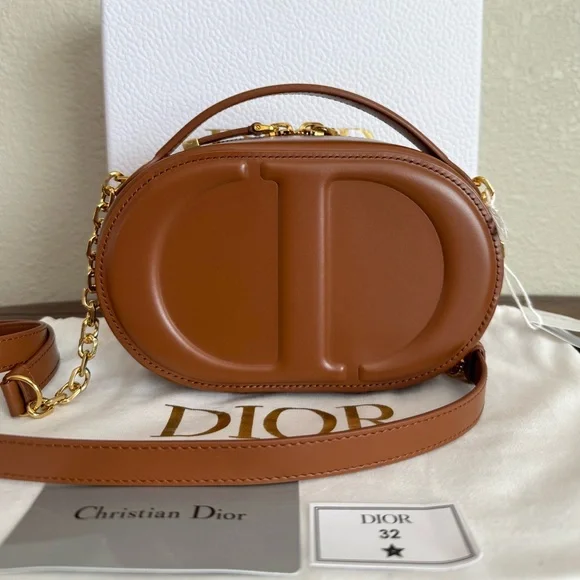 NEW DIOR CD Signature Calfskin Leather Crossbody Bag in Golden Saddle - Picture 4 of 9